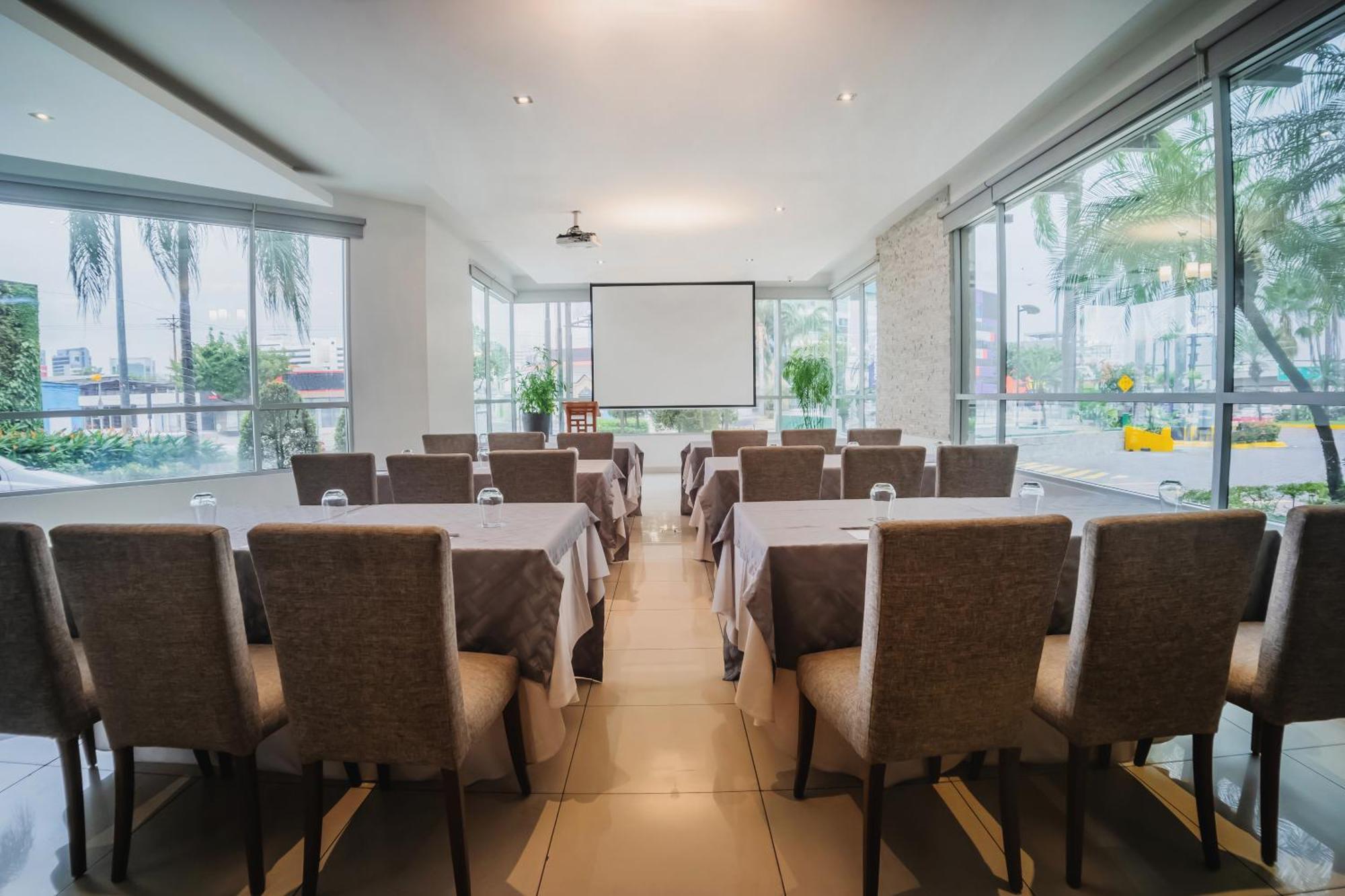 Wyndham Garden Guayaquil Hotel Exterior foto