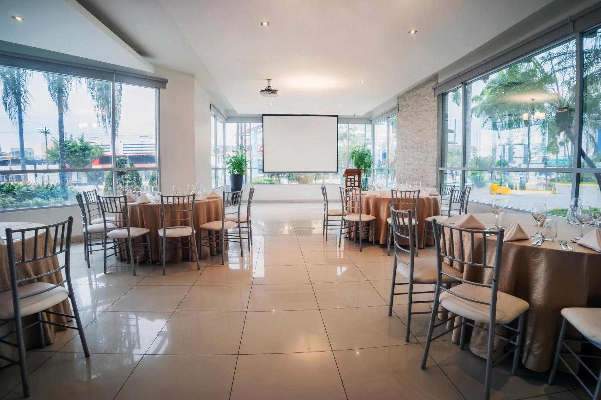 Wyndham Garden Guayaquil Hotel Exterior foto